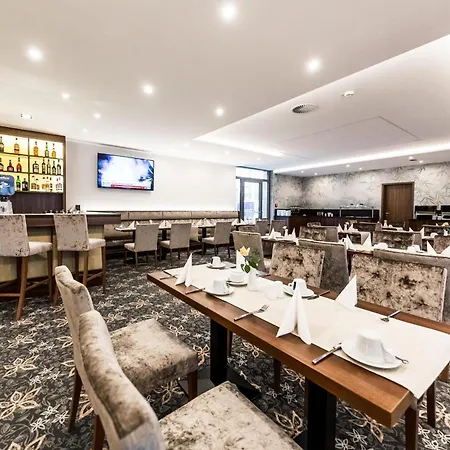 Best Western Plus Royal Suites-2